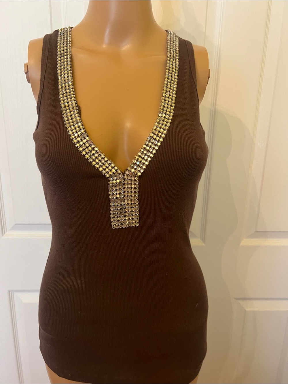 Passport Rhinestone Deep V-Neck Statement Tank Lg - Picture 2 of 6